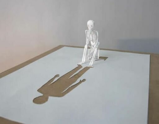 arte-papel-mirando-hacia-atras.jpg